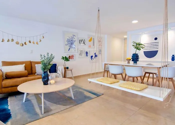 Artsy Apartment With Terrace And Balconies.